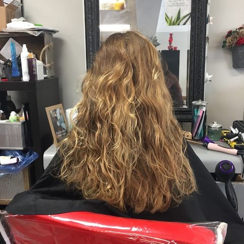 D's Scissors, hair salon in Coos Bay, OR